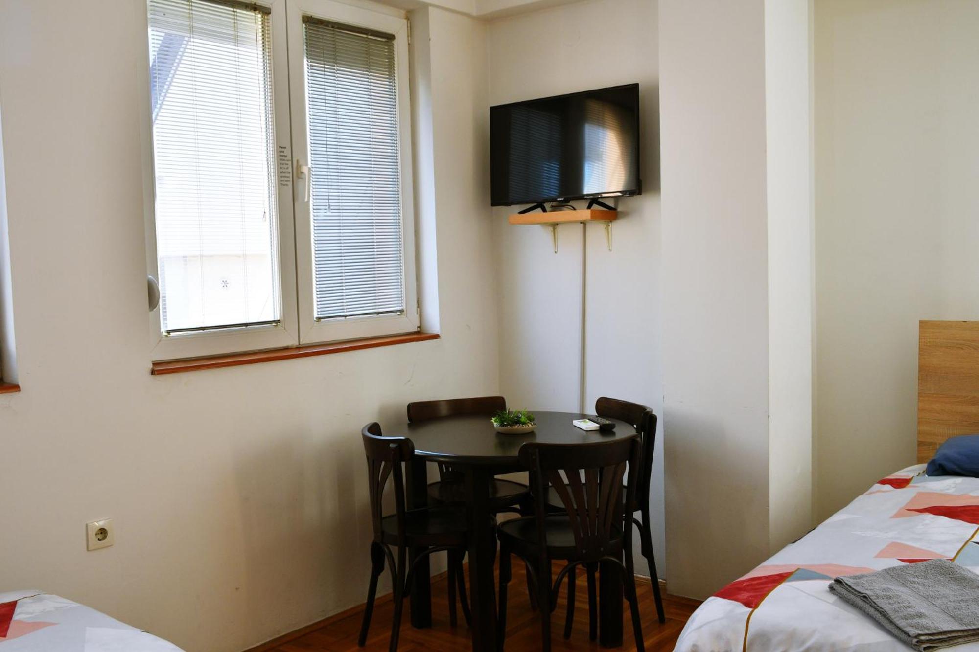 Guest House Sani Скоп'є Екстер'єр фото
